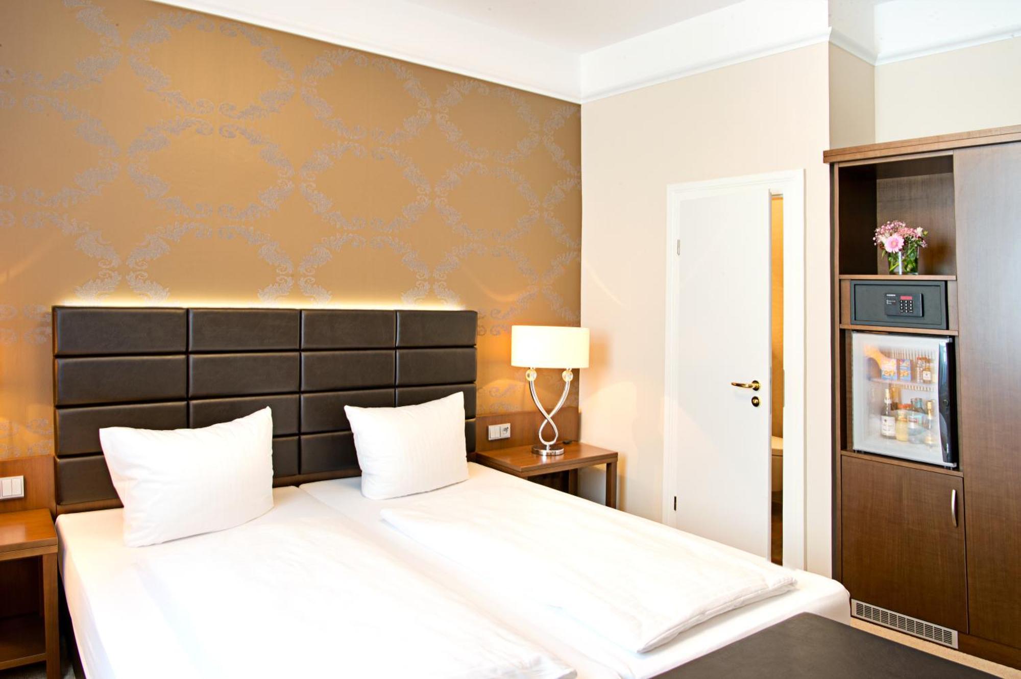 Hotel Schwarzer Baer Jena Esterno foto